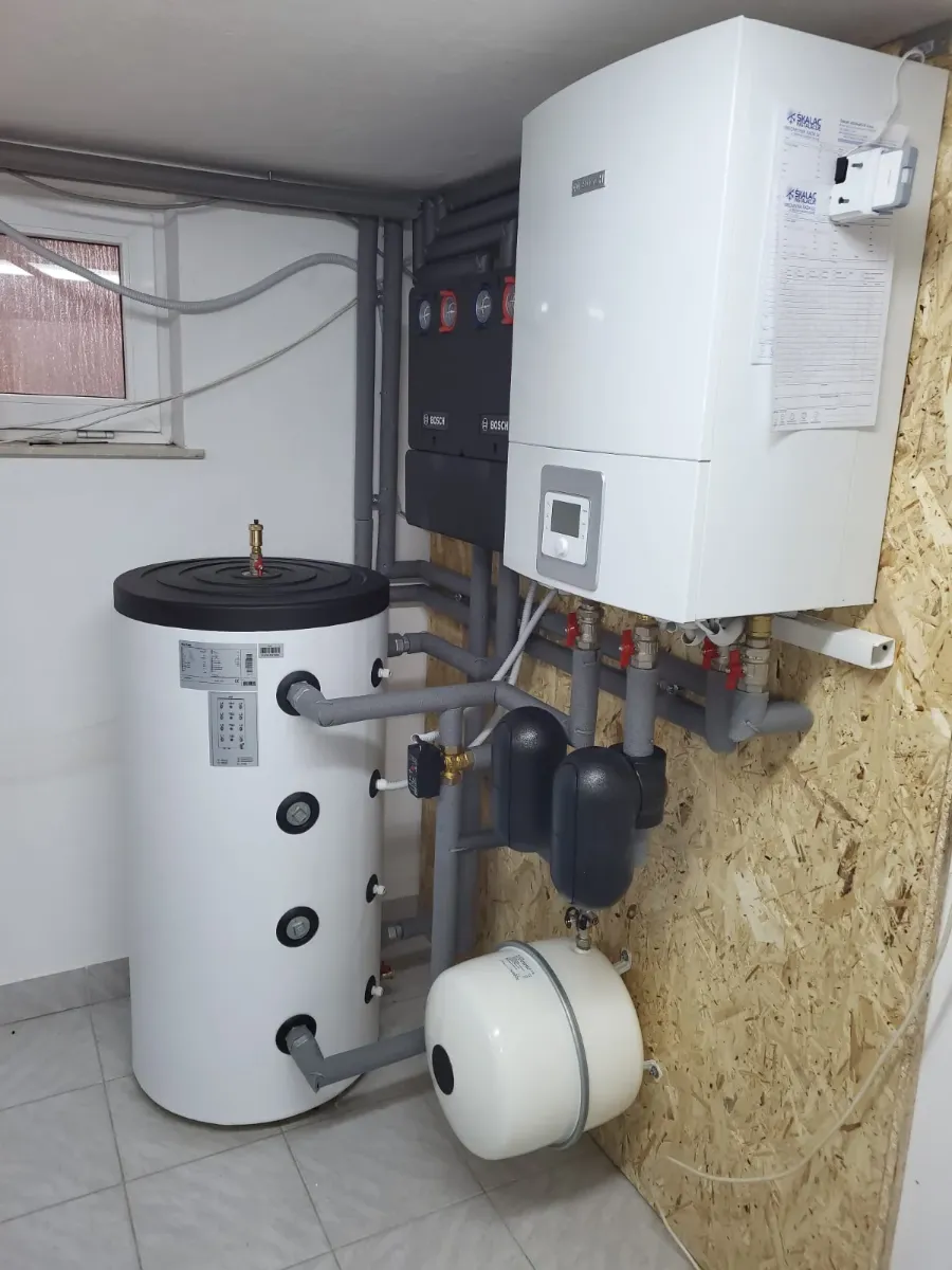 Bosch zidna jedinica s crpnim grupama i spremnikom tople vode